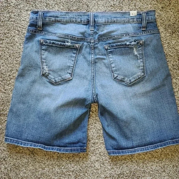 KanCan Medium Stone Wash Denim Shorts - Picture 7 of 8